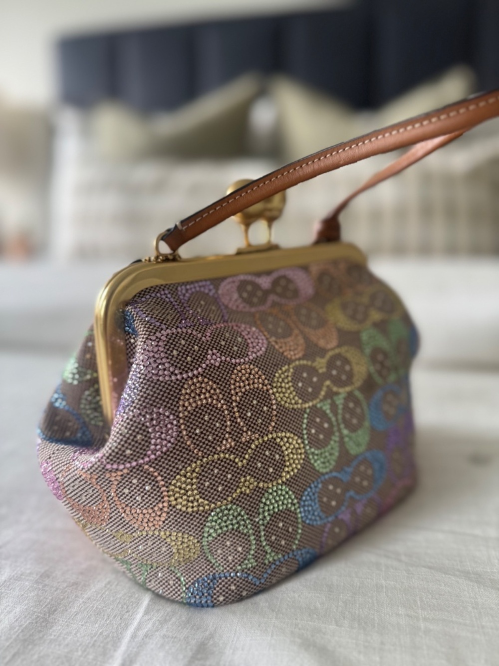Coach Small Crystal Signature Rainbow Candy Kisslock 16 Bag - No tags - Picture 4 of 12